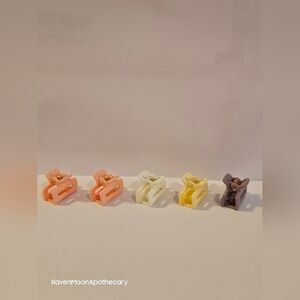 New Five Hair clips   3/15$ Bundle Deal